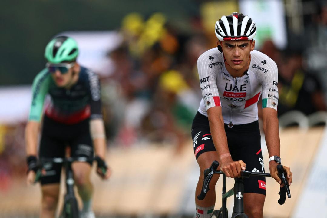 Isaac del Toro continúa peleando el maillots blanco en el Tour de Francia
