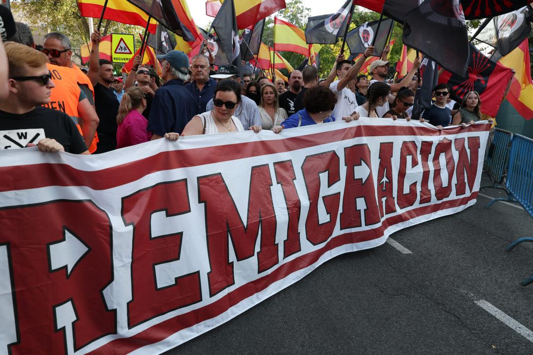 Madrid: Cientos protestan contra ola de personas que llegaron a Ceuta
