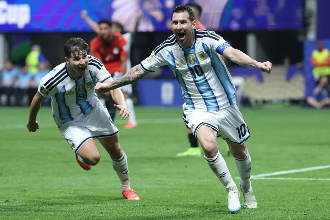 Argentina remonta y vence a Egipto en Octavos