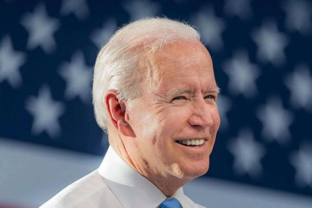 Biden anuncia su libro y asegura que el tratamiento contra el cáncer va “bastante bien”