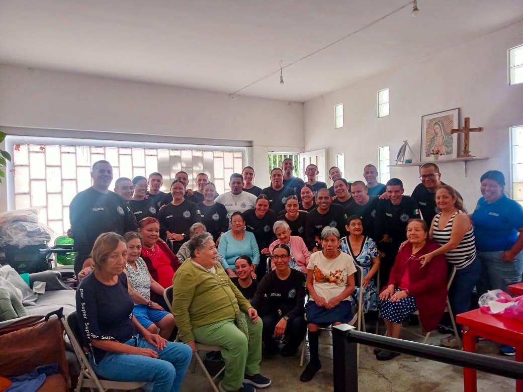 Cadetes fortalecen la proximidad social con visita a adultos mayores