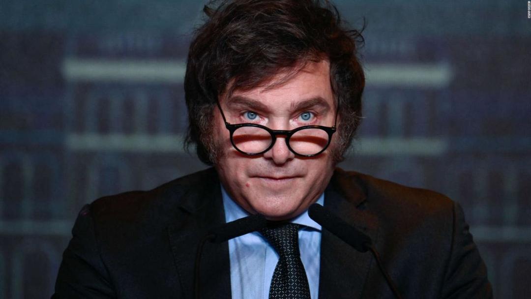 Milei acusa que el movimiento feminista daña la economía y natalidad