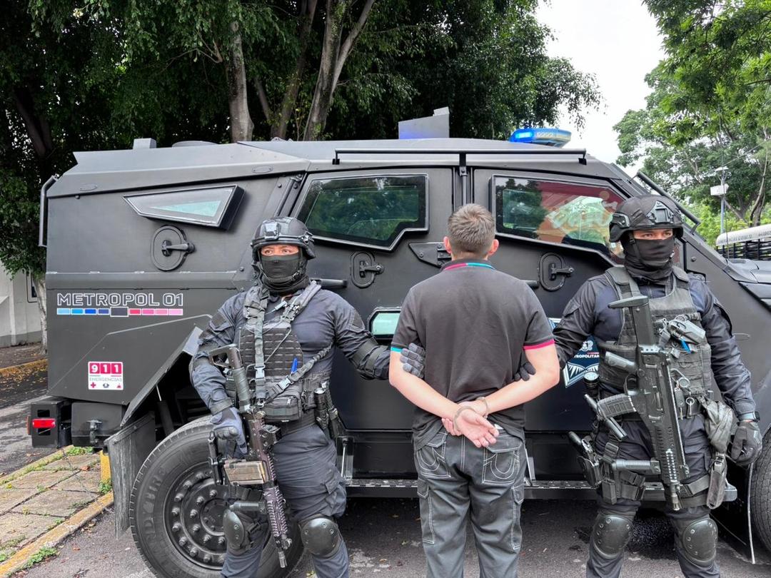 Tlajomulco: Metropol captura a un hombre con dos aparentes armas de fuego