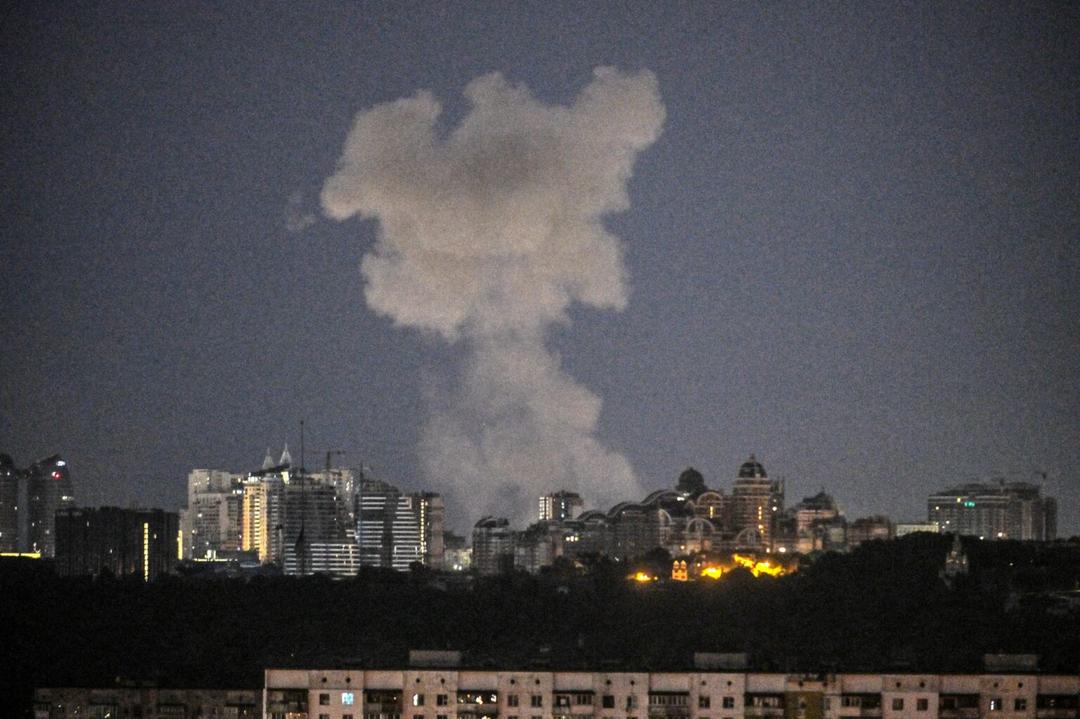 Ucrania: Bombardeo en Kiev mata a 14 personas ante cumbre de la OTAN