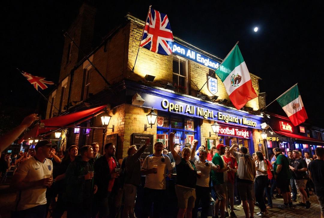 Pubs ingleses podrán abrir toda la noche por partido ante México