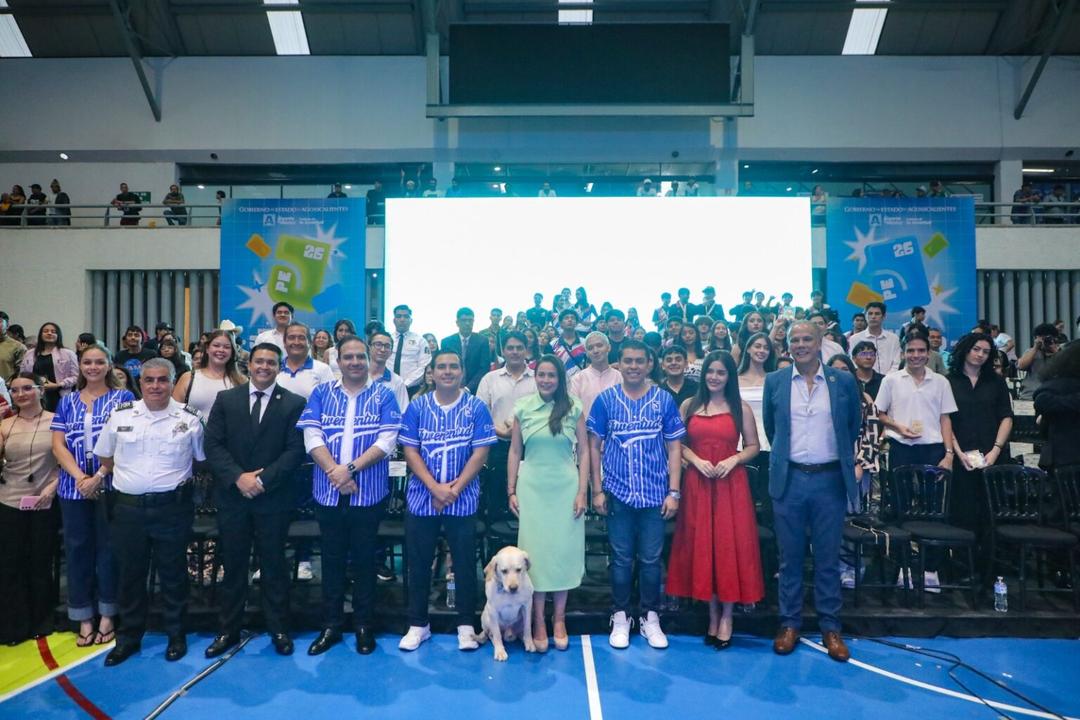 Tere Jiménez reconoce con el Premio Estatal de la Juventud a jóvenes destacados de Aguascalientes