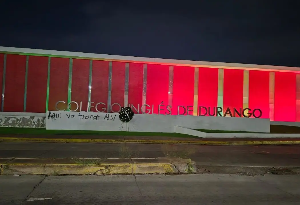 Culiacán: Dejan corona fúnebre y lanzan advertencia en colegio privado