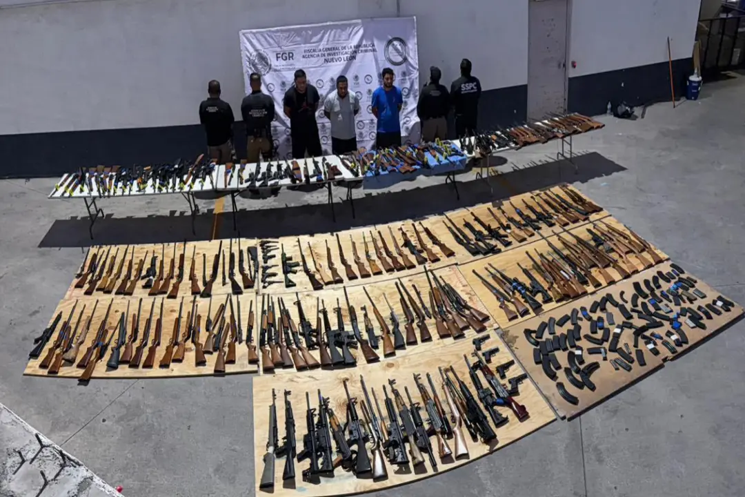 Nuevo León: Caen tres con 210 armas que venía de Texas