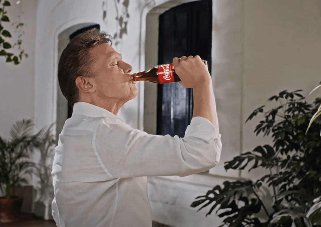 Luis Miguel reparece como imagen de los 100 años de Coca-Cola