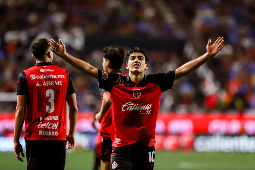 Gilberto Mora brilla y le da el triunfo a los Xolos sobre Cruz Azul
