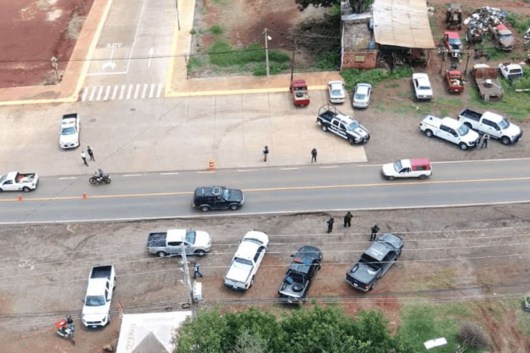 Despliegan operativos de seguridad en Tepatitlán, Cihuatlán y Autlán; detienen a dos personas