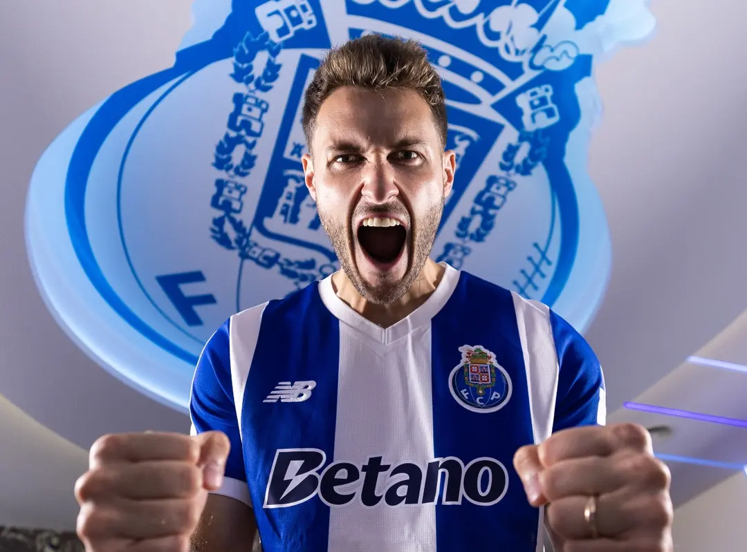 Santiago Giménez es nuevo jugador del Porto