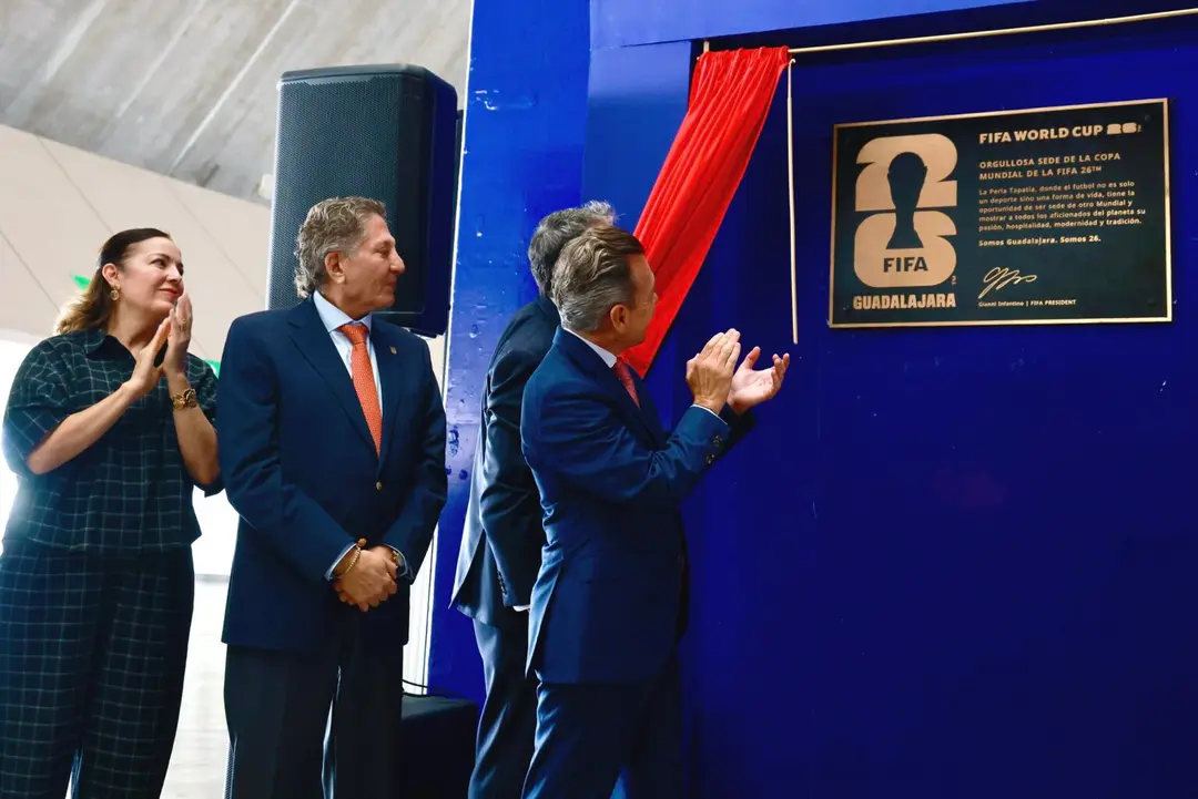 Estadio Guadalajara: Develan placa conmemorativa del Mundial 2026