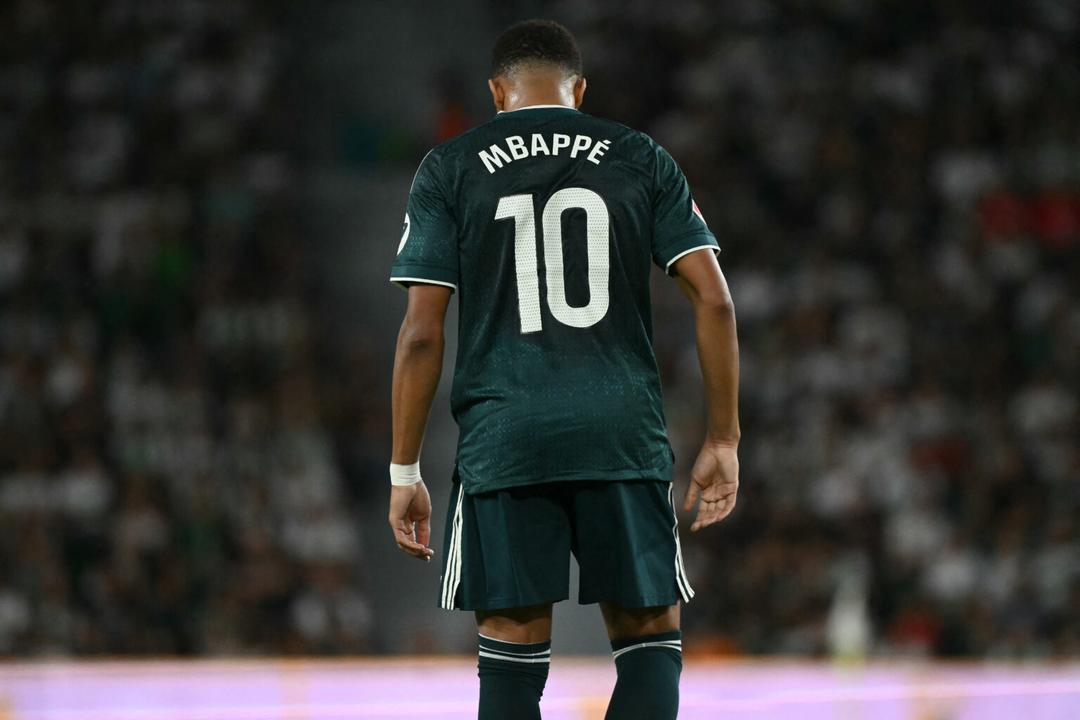 Mbappé en medio de la crítica por playera en apoyo a las personas de Ceuta