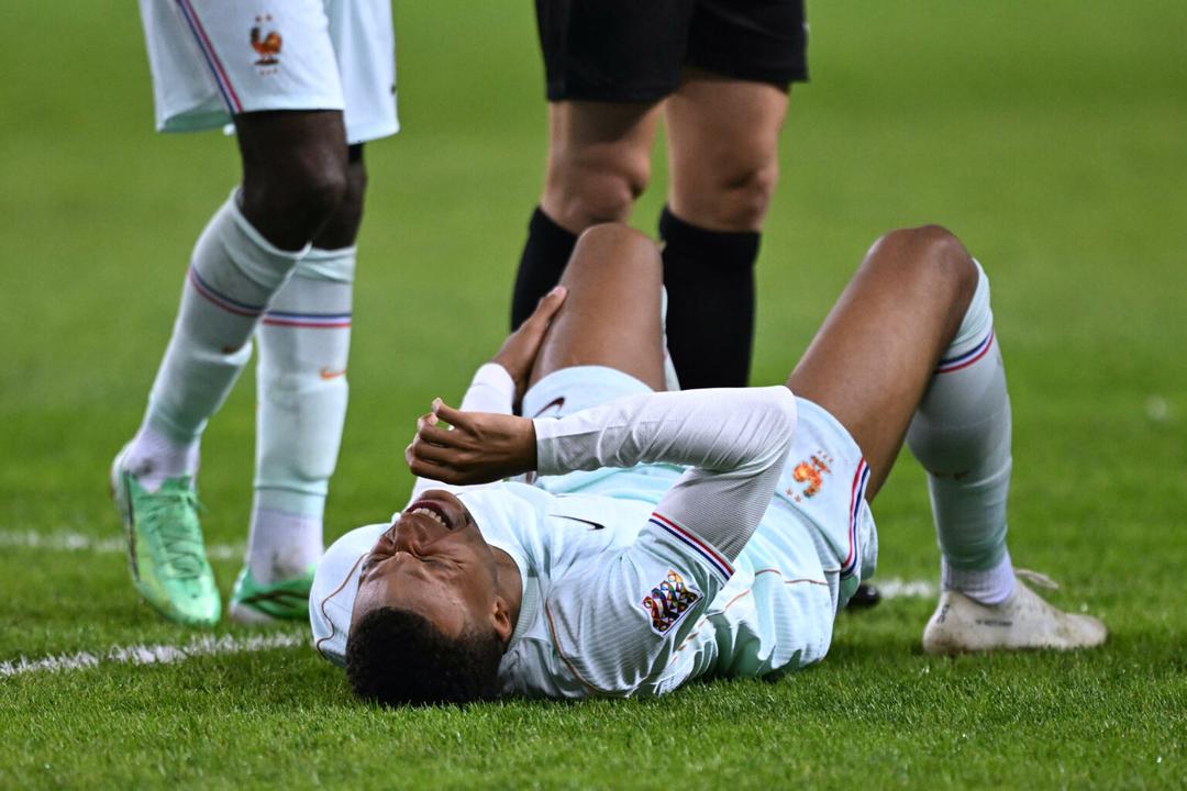 Mbappé estaría de baja dos semanas por perextensión de rodilla