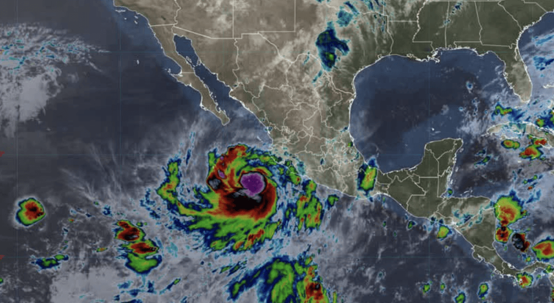 Huracán Rachel se aleja de costas de Jalisco
