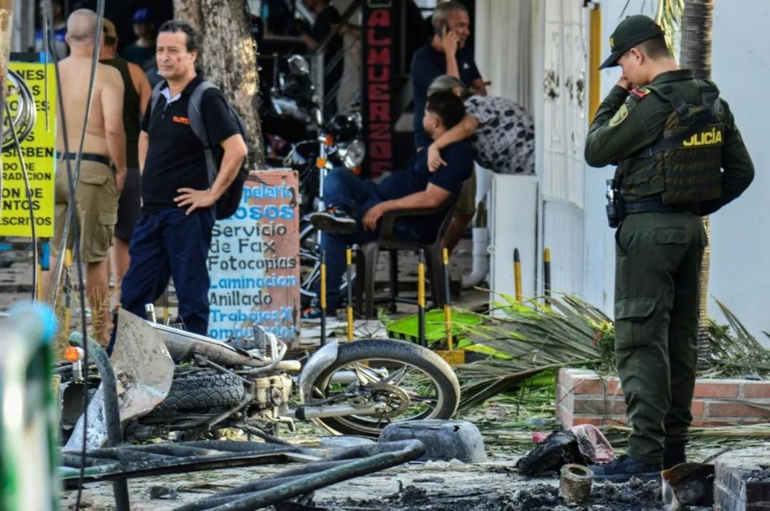 Colombia: Coche bomba contra estación de policía deja un muerto y 11 heridos