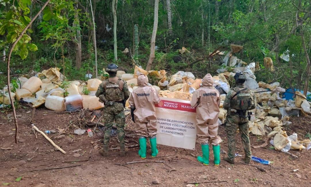 Sinaloa: Marina asegura 750 kilos de metanfetamina en narcolaboratorio
