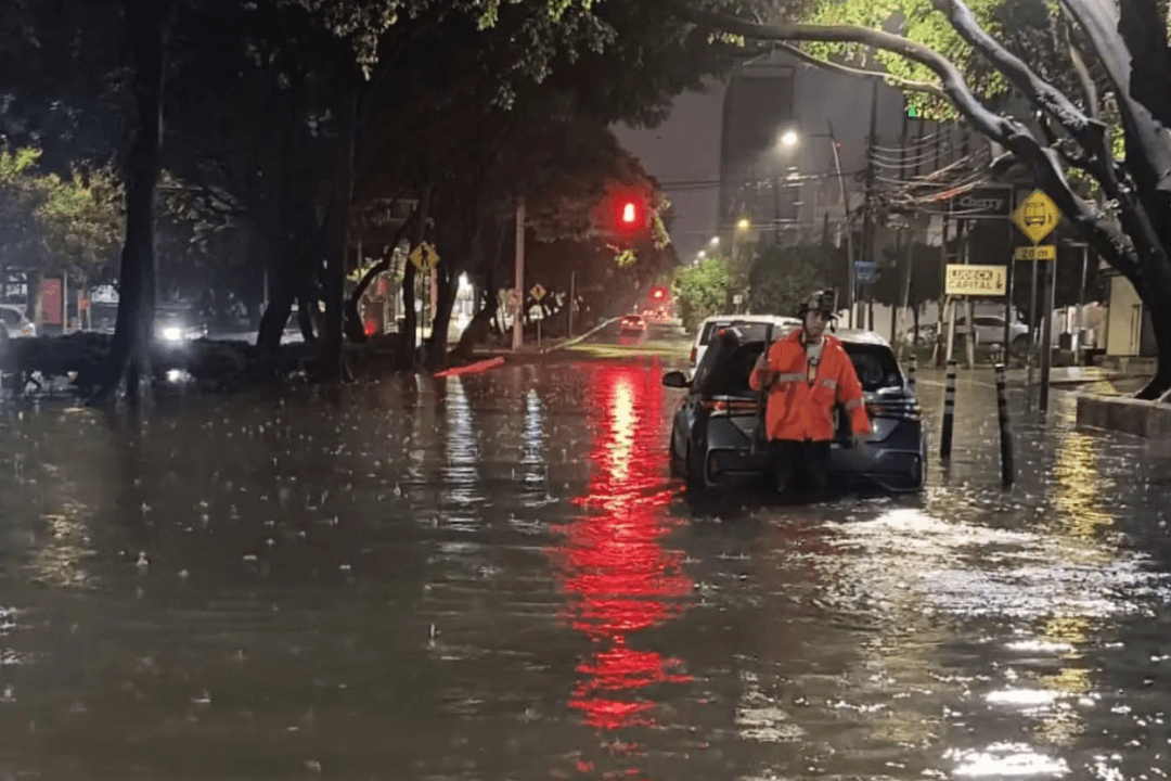 ZMG: Lluvia provoca inundaciones y cierres viales