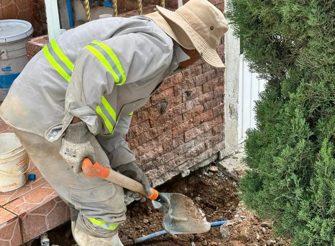 MIAA repara fuga de agua potable en Solidaridad IV