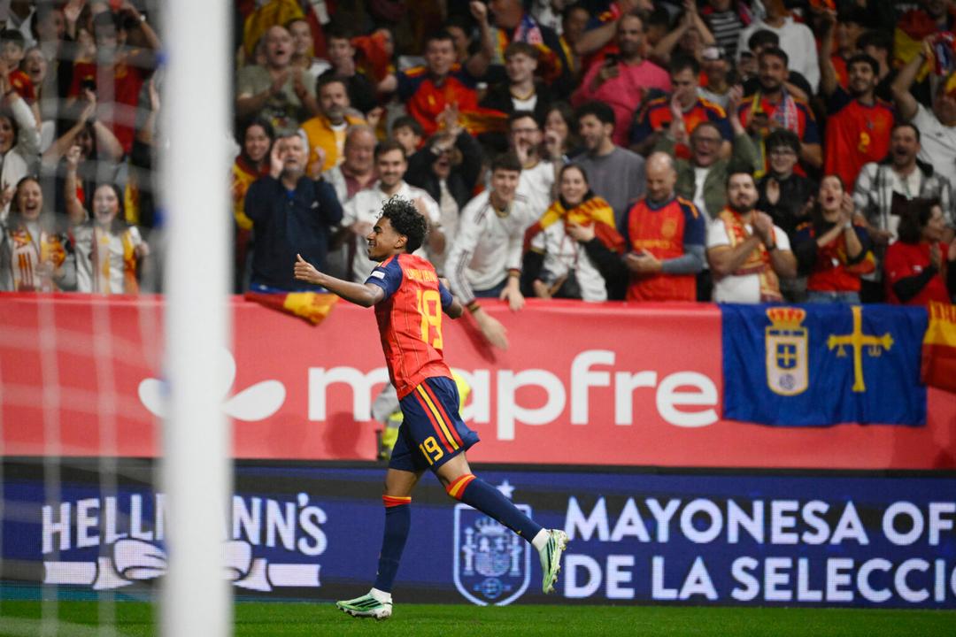 Yamal brilla y España vence a República Checa en la Nations League