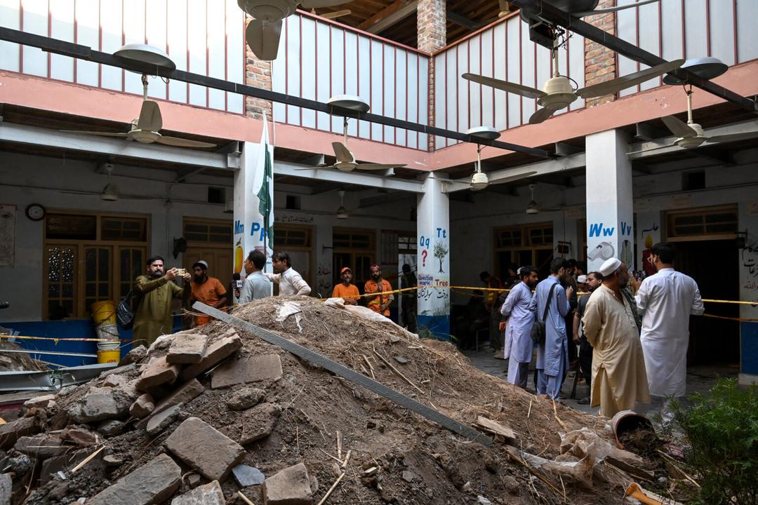 Pakistán: Mueren 32 alumnos y una profesora al derrumbarse el techo de una escuela