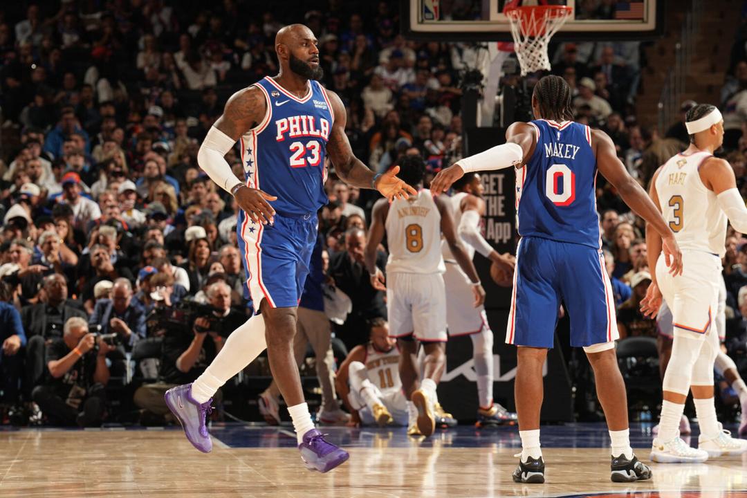 LeBron James debuta con los Sixers y vencen a los Knicks