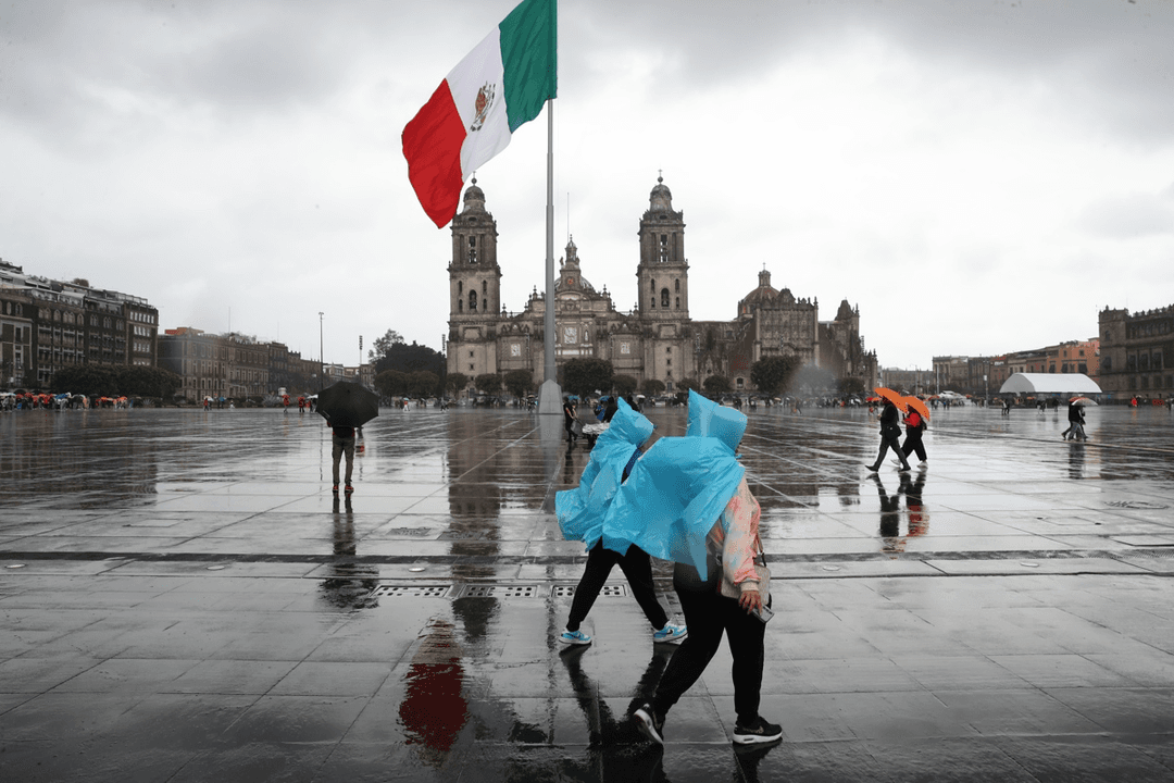 Huracán Simón: Podría alcanzar la categoría 3 este viernes