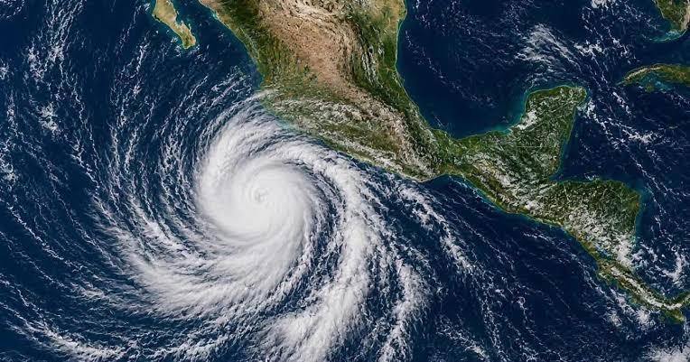 Huracán Vance podría intensificarse a categoría 3